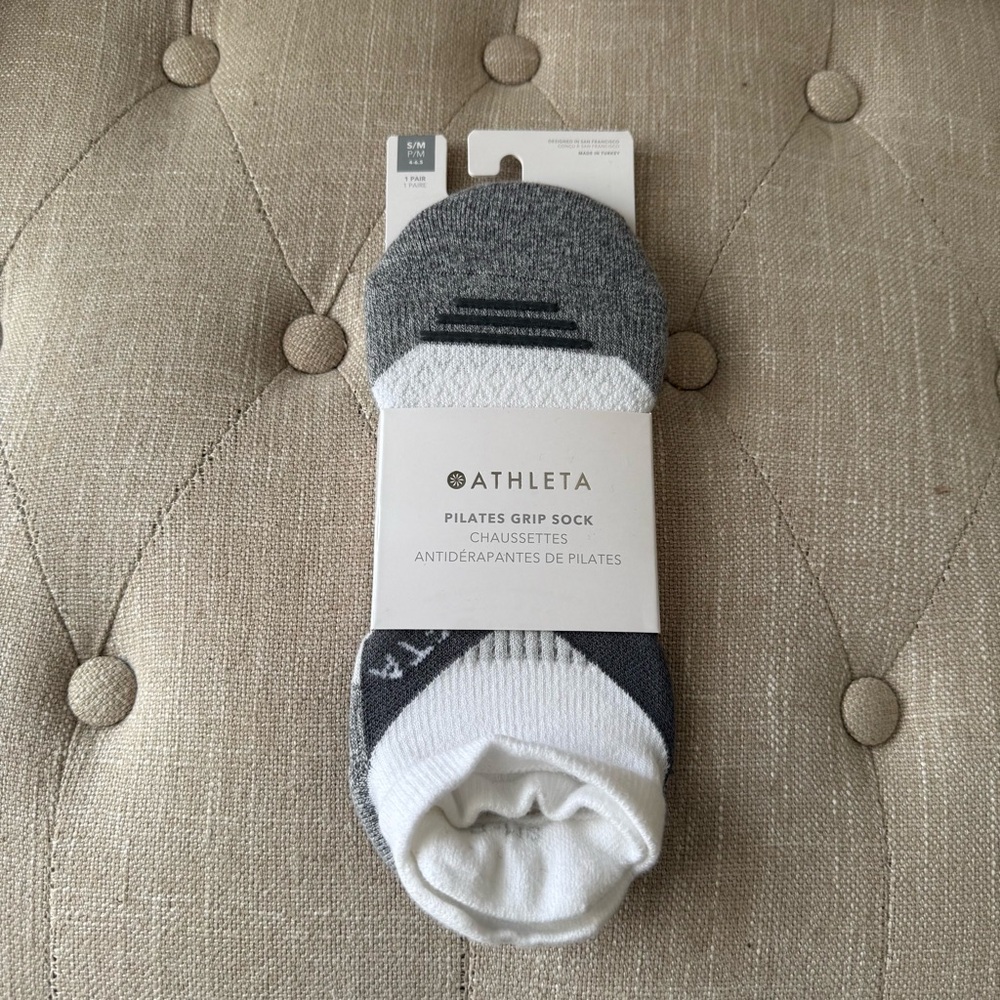 Athleta Women’s Pilates Grip No-Show Socks - Gray & White - Picture 2 of 3